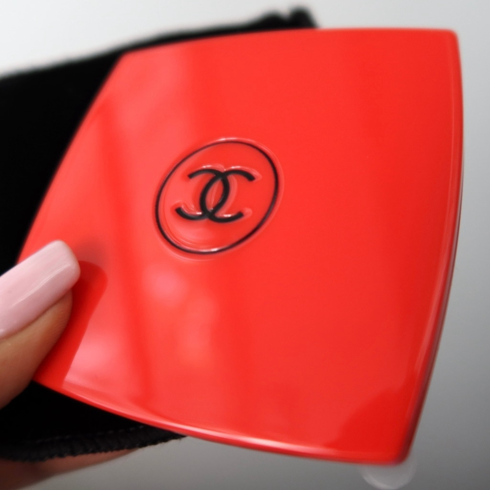 Chanel Double Mirror – Limited Edition Red with Velvet Pouch - Picture 2 of 7